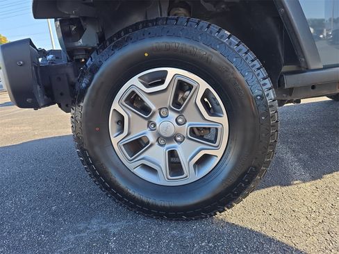 Used 2014 Jeep Wrangler Unlimited Rubicon w/ Connectivity Group image 26