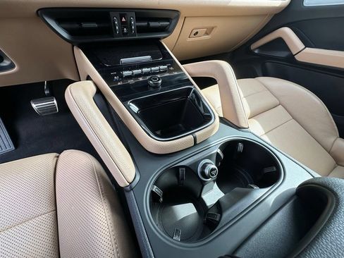 Certified 2025 Porsche Cayenne S AWD/4WD image 37