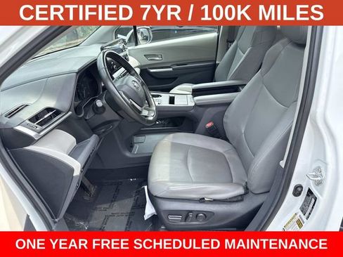Used 2024 Toyota Sienna XLE FWD image 14