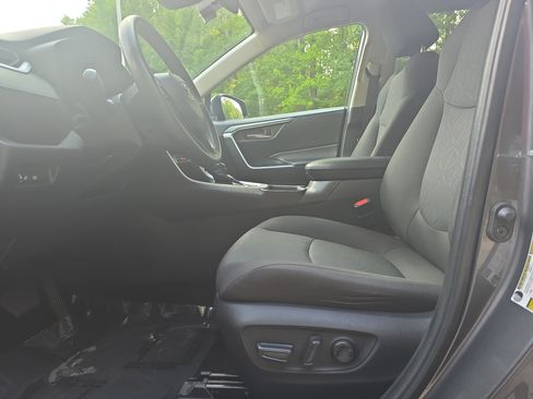 Used 2024 Toyota RAV4 XLE AWD/4WD image 14