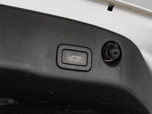 Used 2012 Jaguar XJ L image 54