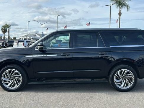 Used 2025 Lincoln Navigator L Reserve AWD/4WD image 7