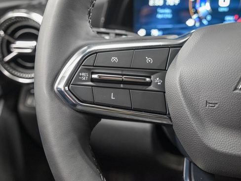 Used 2025 Chevrolet Equinox LT FWD image 18