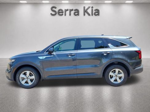 Used 2022 Kia Sorento LX FWD image 2