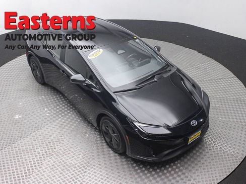 Used 2025 Toyota Prius LE FWD image 3