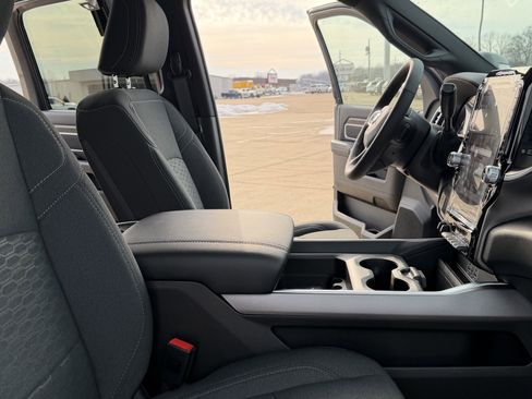 New 2026 RAM 2500 Big Horn AWD/4WD image 33