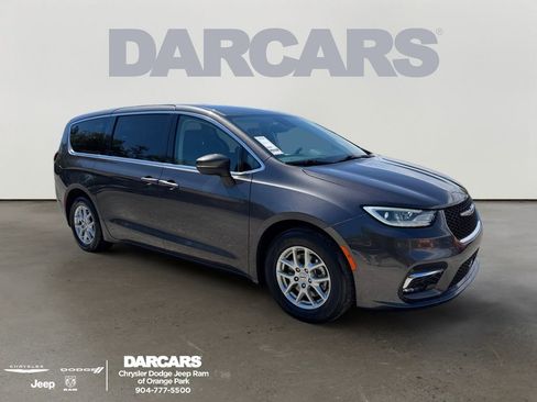 Used 2023 Chrysler Pacifica Touring-L image 1