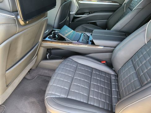 Certified 2025 Cadillac Escalade Sport Platinum image 14