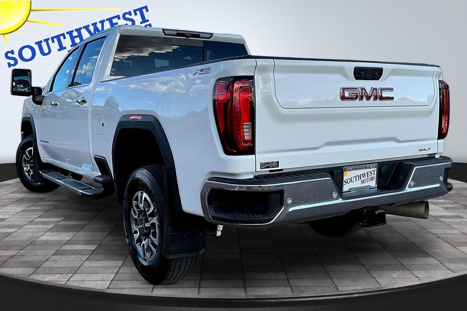 Used 2022 GMC Sierra 3500 SLT w/ SLT Premium Package AWD/4WD image 5
