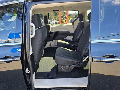 Used 2019 Chrysler Pacifica Touring Plus image 15