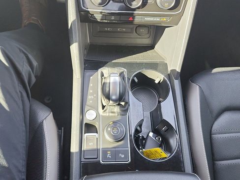 Used 2022 Volkswagen Atlas SEL Premium image 19