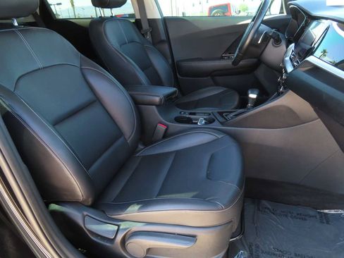 Used 2022 Kia Niro Touring Special Edition FWD image 18