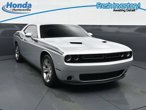 Used 2021 Dodge Challenger SXT RWD image 1