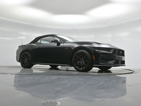 Certified 2025 Ford Mustang GT Premium w/ GT Performance Package image 4