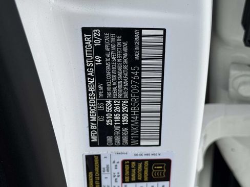 Used 2024 Mercedes-Benz GLC 300 4MATIC image 31