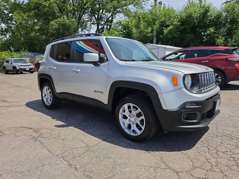 Used 2016 Jeep Renegade Latitude AWD/4WD image 6