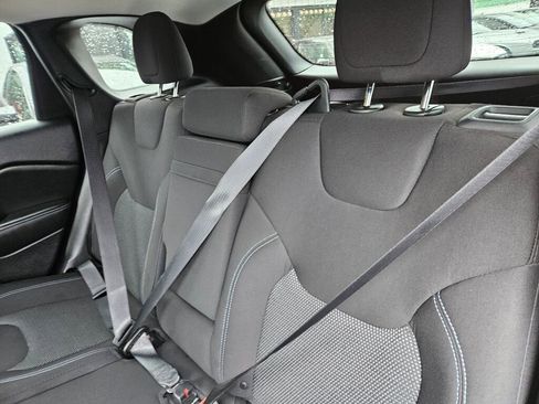 Used 2019 Jeep Cherokee Latitude w/ Popular Appearance Group image 18