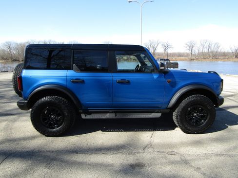 Used 2025 Ford Bronco Badlands image 5