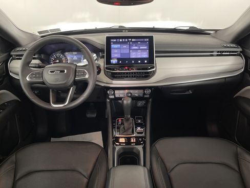 Used 2024 Jeep Compass Limited image 14