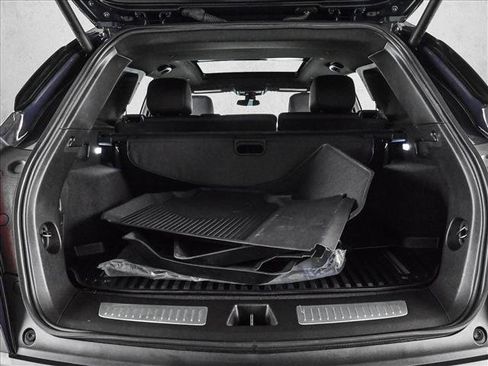 Used 2025 Cadillac XT5 Premium Luxury w/ LPO, Floor Liner Package AWD/4WD image 6