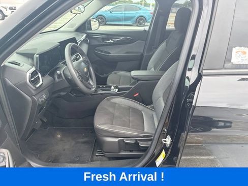Used 2024 Chevrolet TrailBlazer LS w/ LS Convenience Package FWD image 2