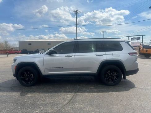 Used 2023 Jeep Grand Cherokee L Laredo AWD/4WD image 4