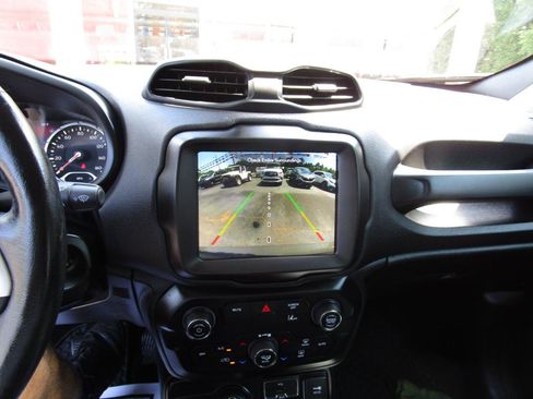 Used 2021 Jeep Renegade Trailhawk w/ Trailer Tow Group AWD/4WD image 22