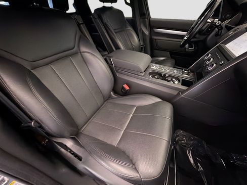 Used 2020 Land Rover Discovery Landmark AWD/4WD image 9