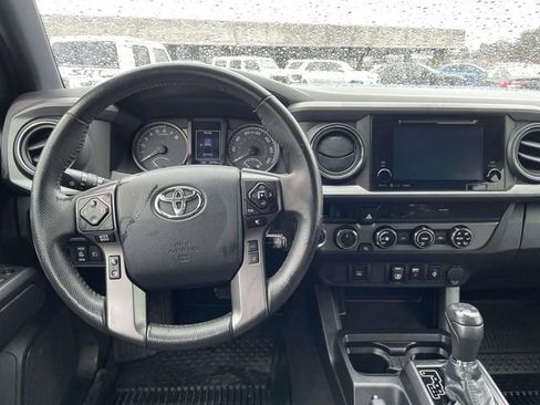 Used 2018 Toyota Tacoma TRD Off-Road image 12