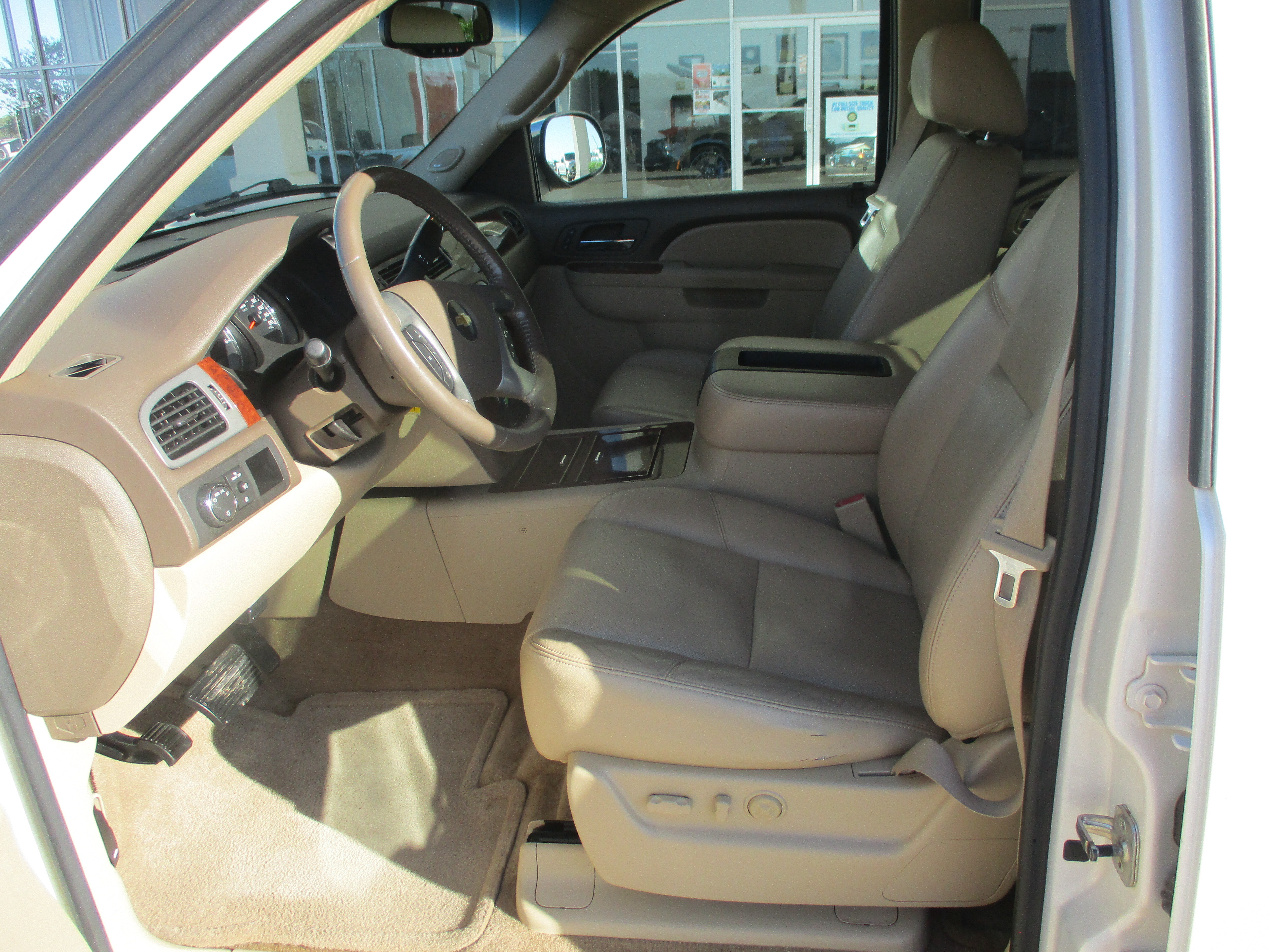 Used 2011 Chevrolet Avalanche LTZ RWD image 4