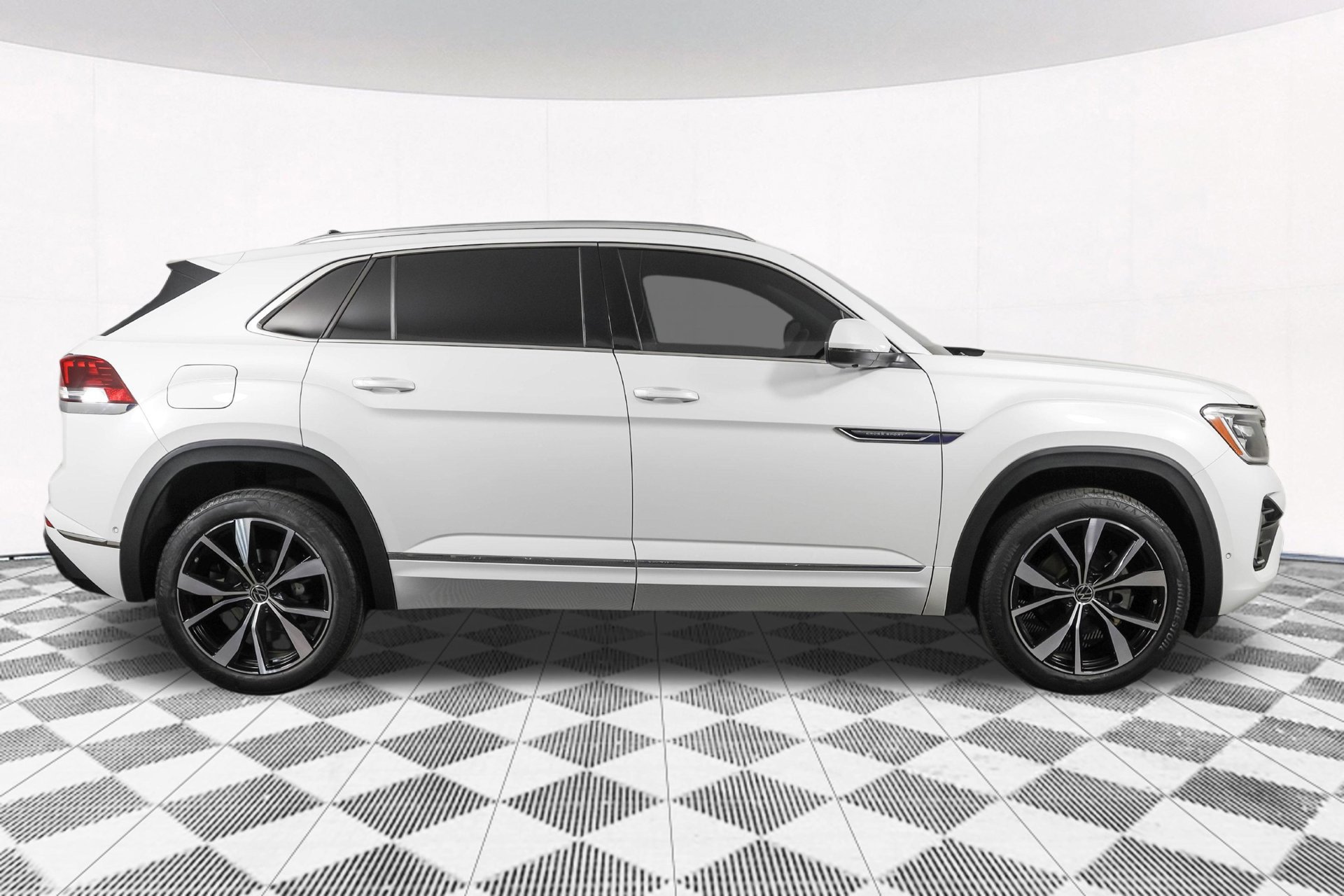 Used 2024 Volkswagen Atlas Cross Sport SEL Premium R-Line AWD/4WD image 16