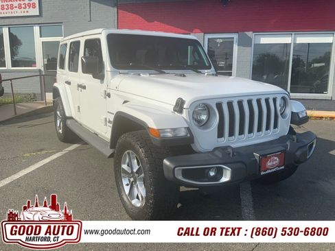Used 2019 Jeep Wrangler Unlimited Sahara w/ Uconnect 4C Nav & Sound Group AWD/4WD image 3