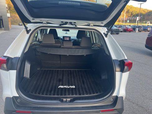Used 2021 Toyota RAV4 XLE image 14