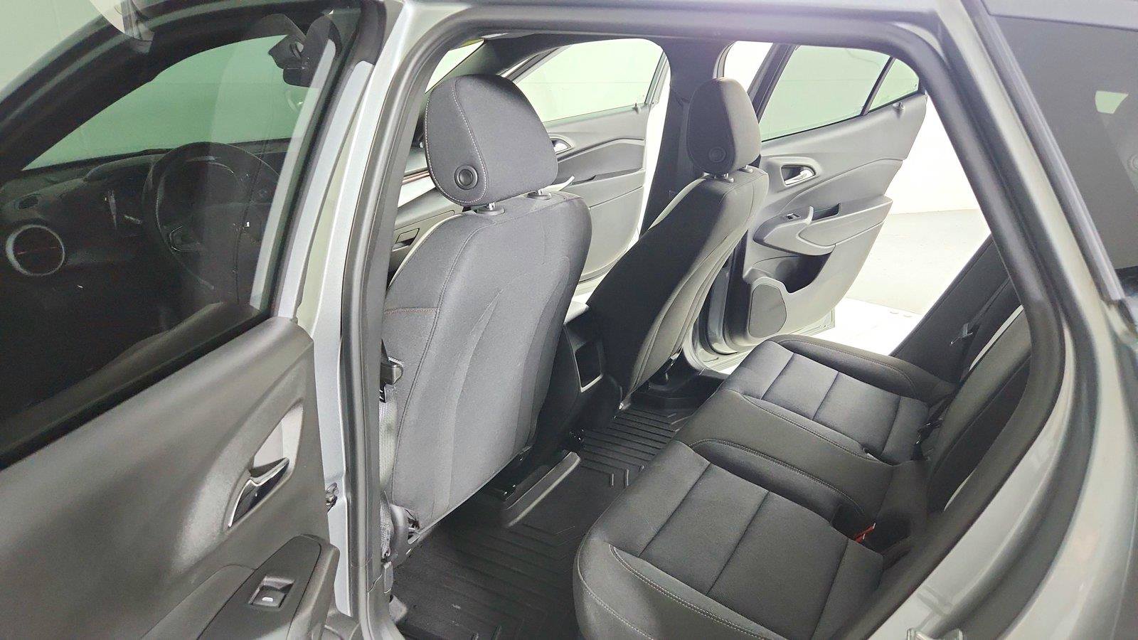 Used 2024 Chevrolet Trax RS FWD image 22