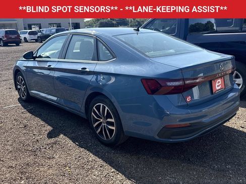 Used 2025 Volkswagen Jetta SE FWD image 6