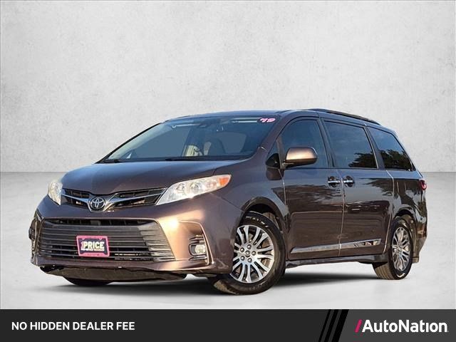 Used 2019 Toyota Sienna XLE Premium FWD image 1