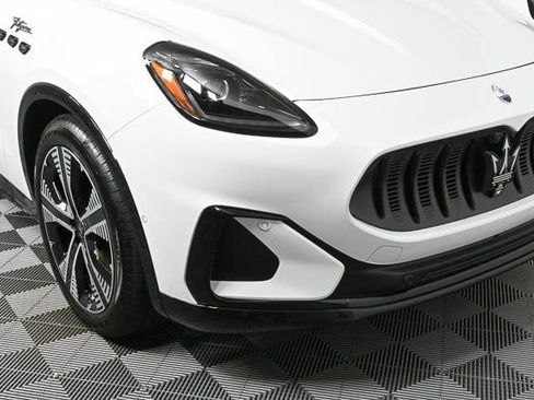 New 2025 Maserati Grecale Folgore image 38