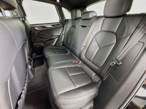 Used 2025 Porsche Macan image 24