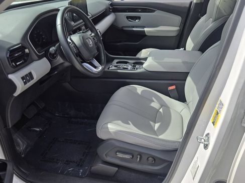 Used 2023 Honda Pilot Touring image 11