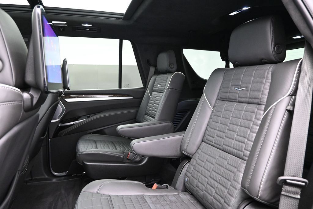 Used 2026 Cadillac Escalade Platinum Sport w/ LPO, ONYX Package AWD/4WD image 32
