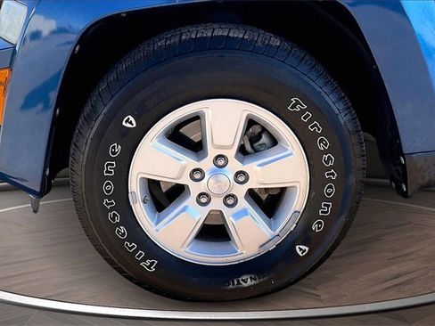 Used 2010 Jeep Liberty Sport image 9