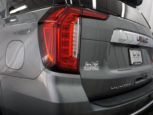 Used 2022 GMC Yukon SLT w/ SLT Premium Package image 19