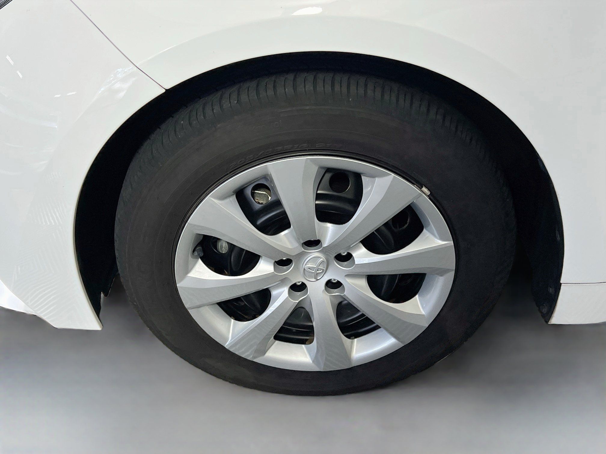 Used 2024 Toyota Corolla LE FWD image 13