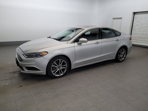 Used 2019 Ford Fusion SEL FWD image 2