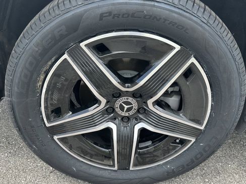 Used 2025 Mercedes-Benz GLC 300 4MATIC image 14