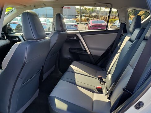 Used 2015 Toyota RAV4 Limited image 15