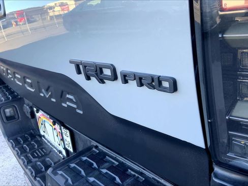 Used 2017 Toyota Tacoma TRD Pro AWD/4WD image 7