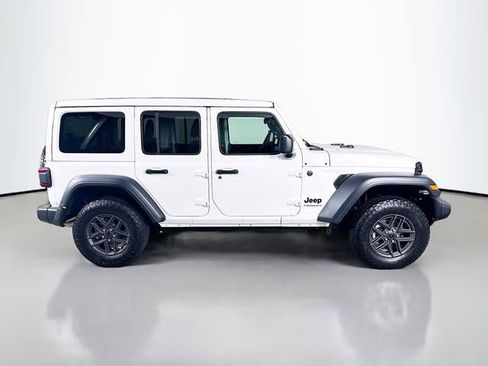 Used 2025 Jeep Wrangler Sport S image 5