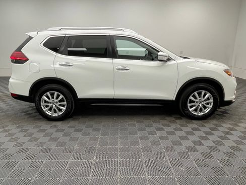 Used 2017 Nissan Rogue SV AWD/4WD image 6