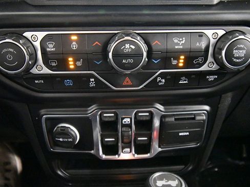 Used 2022 Jeep Wrangler Unlimited Sahara w/ Cold Weather Group image 21